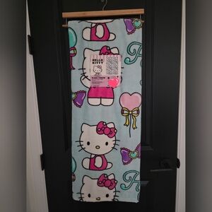 NWT Hello Kitty Balloons And Bows Blue Plush Throw